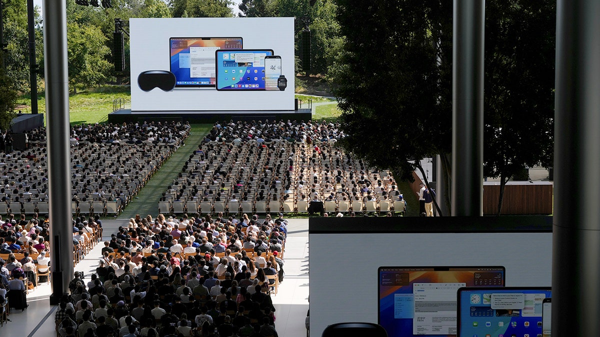 A multitude of people listening to an apple presentation